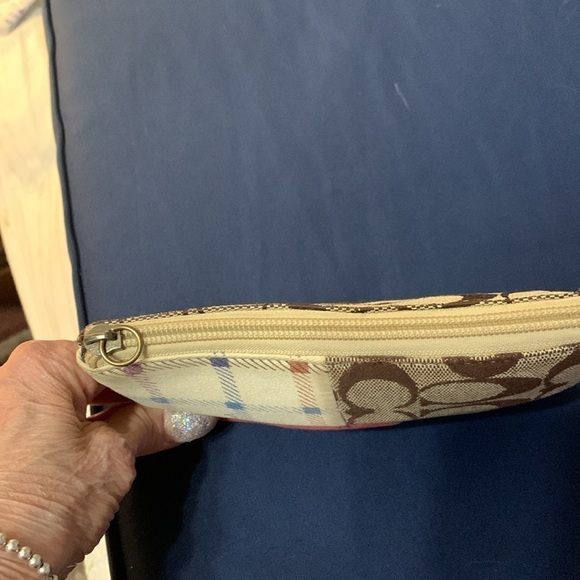 Small coach wristlet - Picture 4 of 5